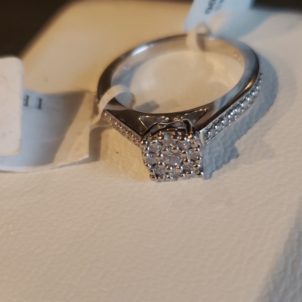 1/4 C.T. T.W. Diamond Ring - Picture 2 of 3